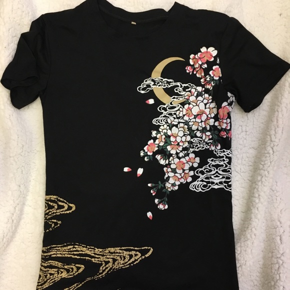 Tops - Women’s size S embroidered koi t-shirt